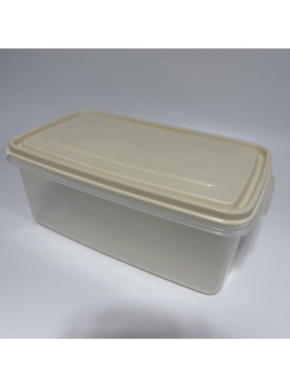 Rubbermaid Servin Saver 12 Cup Rectanguler Container #9 Almond Lid Vintage